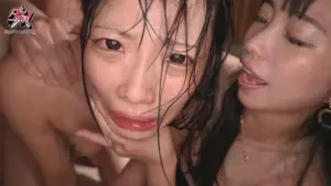 月野江すい バック カメラ目線