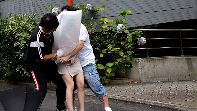 雅子りな 拉致シーン