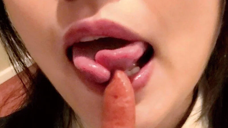 安堂はるの スプリットタン