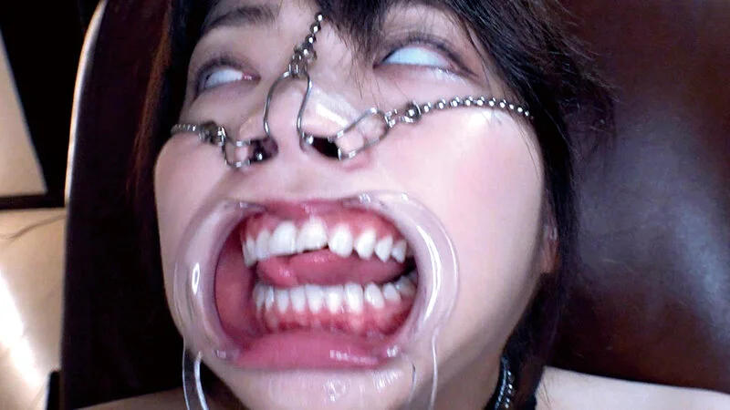 安堂はるの 開口具 鼻フック 白目