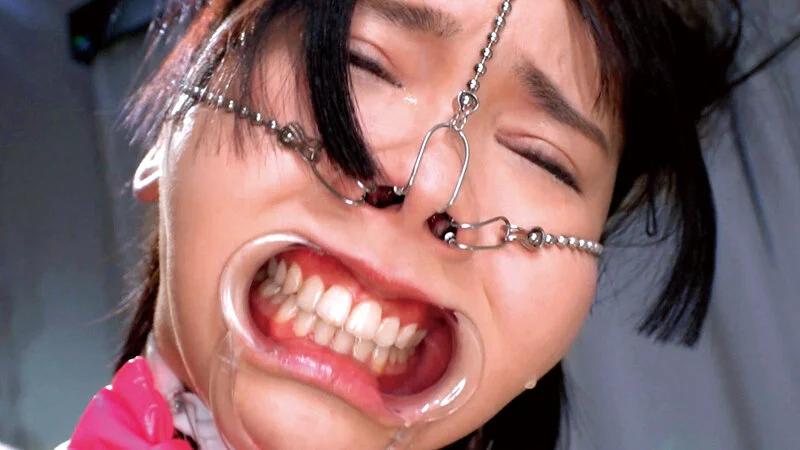 八神のえみ 豚鼻フック 顔面アップ