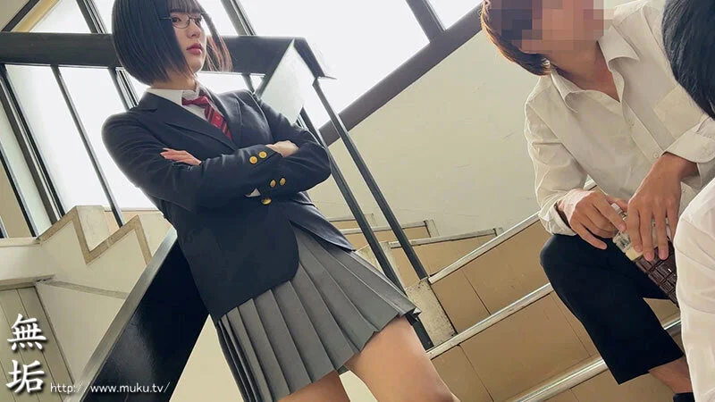 虹村ゆみ 階段で不良生徒に注意する生徒会長