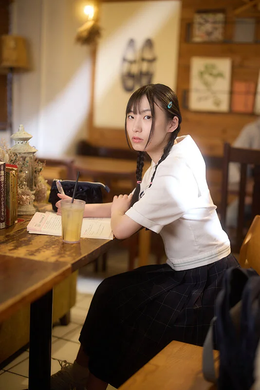 鳥羽いく 喫茶店で勉強